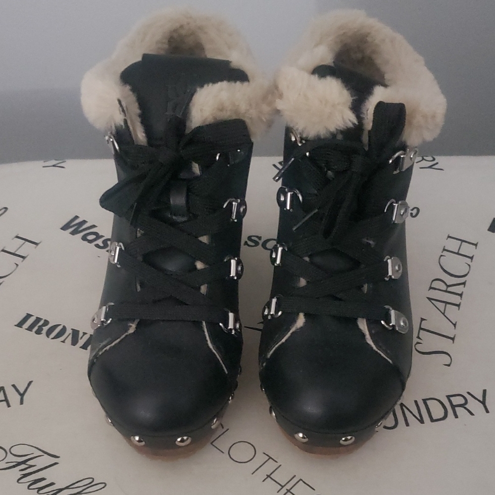 Women's Black and Cream Fur-Lined Boots.... NEVER WORN
